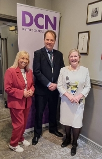CLLR DORRIAN WITH CLLR ASHLEY BAXTER, LEADER OF SOUTH KESTEVEN DISTRICT COUNCIL AND CLLR MARIANNE OVERTON LEADER OF THE LOCAL GOVERNMENT ASSOCIATION INDEPENDENT GROUP